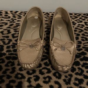 Metallic gold flats
